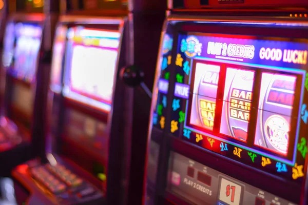 sistoto Casino Hold'em live dealer table showing community cards and decision buttons