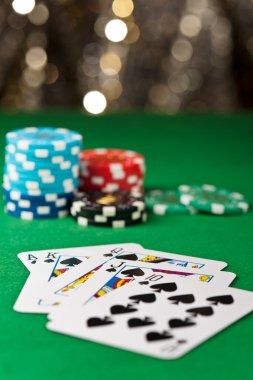 sistoto Three Card Poker live table showing dealer and player cards